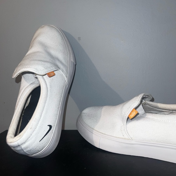 White Nike slip on shoes size 7 - Picture 3 of 5